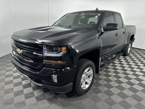 Used 2018 Chevrolet Silverado 1500 LT w/ All Star Edition image 4