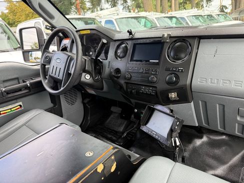 Used 2015 Ford F550 4x4 Regular Cab Super Duty image 44