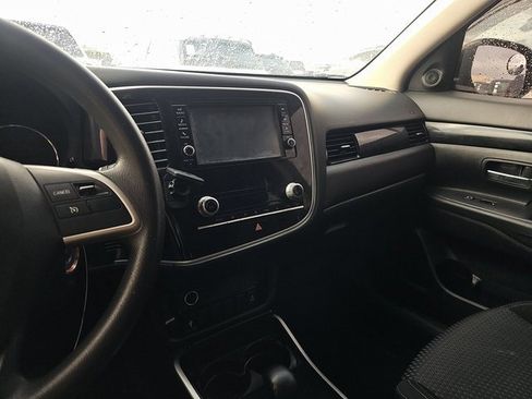 Used 2020 Mitsubishi Outlander SE image 6