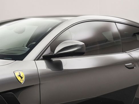 Used 2018 Ferrari GTC4Lusso V12 image 12