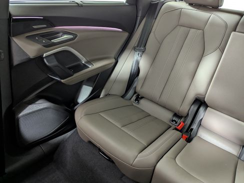 Certified 2025 Audi Q5 Prestige AWD/4WD image 12