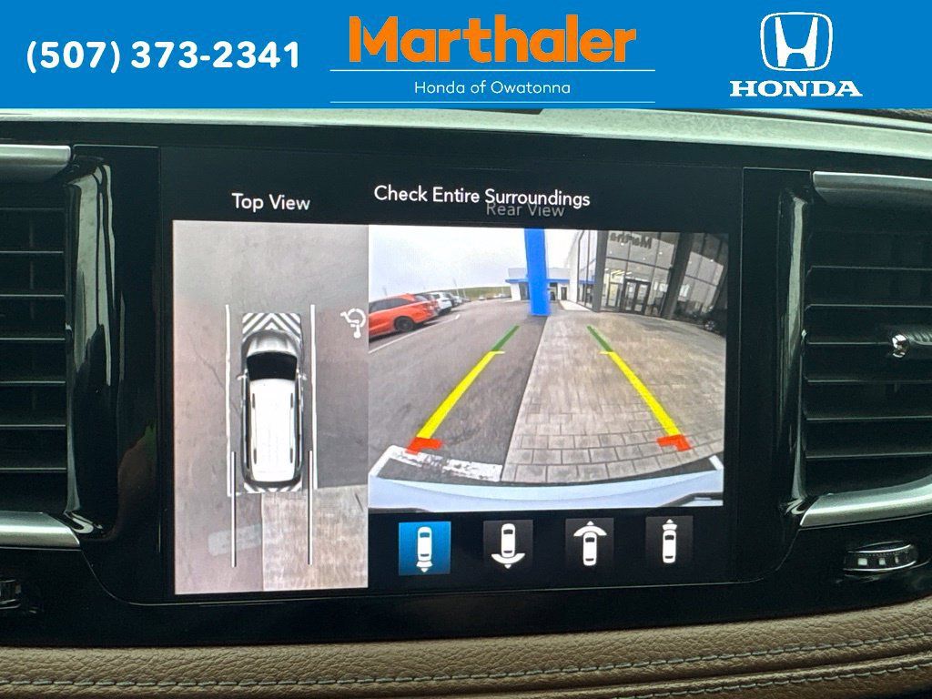 Used 2020 Chrysler Pacifica Limited w/ Tire & Wheel Group FWD image 27