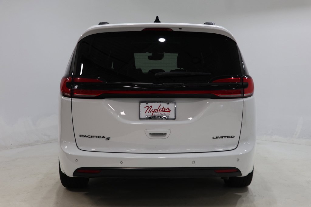 Used 2025 Chrysler Pacifica Limited FWD image 6