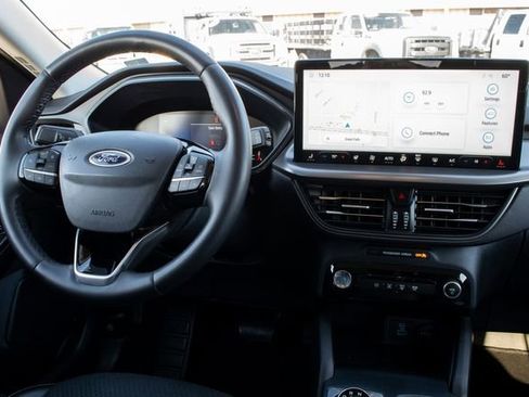 Used 2023 Ford Escape SE image 27