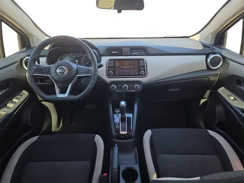 Used 2021 Nissan Versa SV image 9