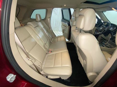 Used 2019 Jeep Grand Cherokee Limited AWD/4WD image 17