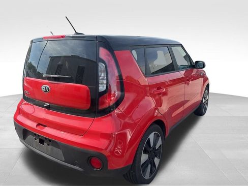 Used 2018 Kia Soul + FWD image 11