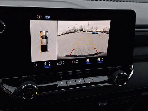 Used 2024 Chevrolet Colorado Trail Boss w/ Technology Package image 5