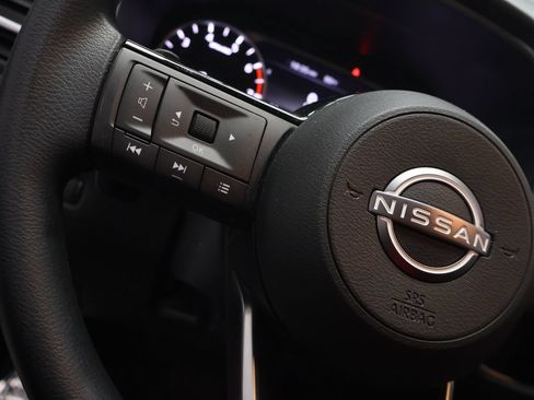 Used 2023 Nissan Rogue SV AWD/4WD image 19