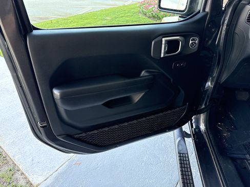 Used 2019 Jeep Wrangler Unlimited Sport S AWD/4WD image 20