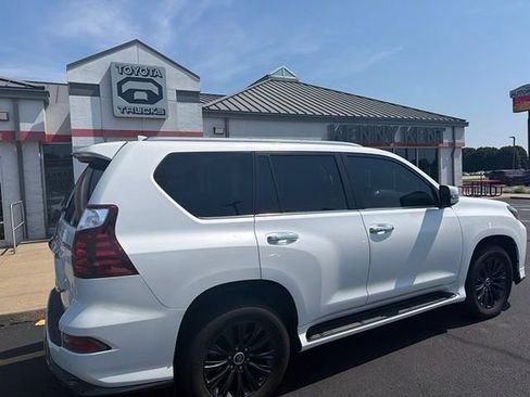 Used 2022 Lexus GX 460 Premium w/ Accessory Package AWD/4WD image 5