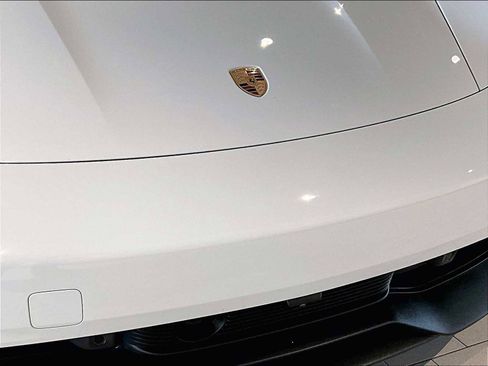 Used 2025 Porsche Taycan image 33