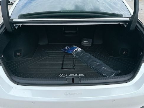Used 2024 Lexus ES 300h w/ Technology Package FWD image 16