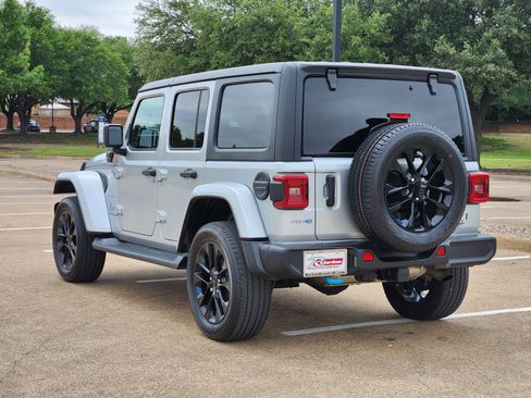 Used 2023 Jeep Wrangler Unlimited Sahara w/ Cold Weather Group AWD/4WD image 4