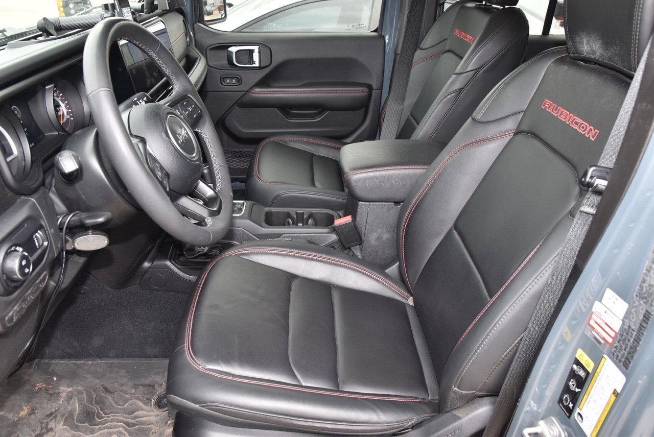 Used 2025 Jeep Gladiator Rubicon w/ Convenience Group AWD/4WD image 10