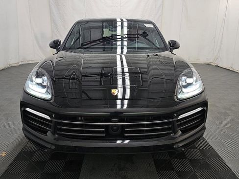 Used 2023 Porsche Cayenne image 2