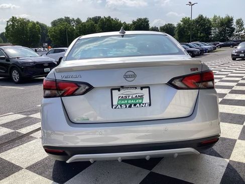 Used 2024 Nissan Versa SR FWD image 5