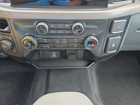 Used 2025 Ford F150 XLT AWD/4WD image 26