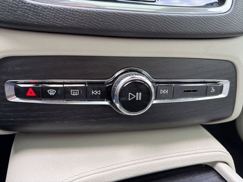 Used 2020 Volvo XC90 T5 Momentum w/ Protection Package Premier image 45