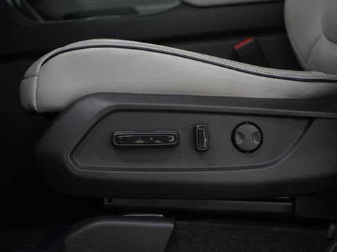 Used 2025 Honda Pilot Elite image 25