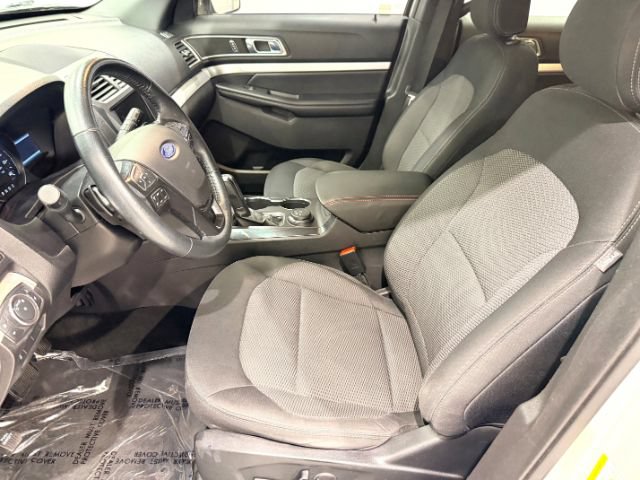 Used 2017 Ford Explorer XLT w/ Equipment Group 201A AWD/4WD image 18