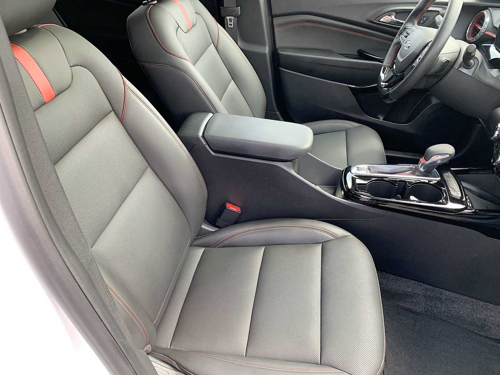 Certified 2024 Chevrolet Trax RS w/ Sunroof Package FWD image 26