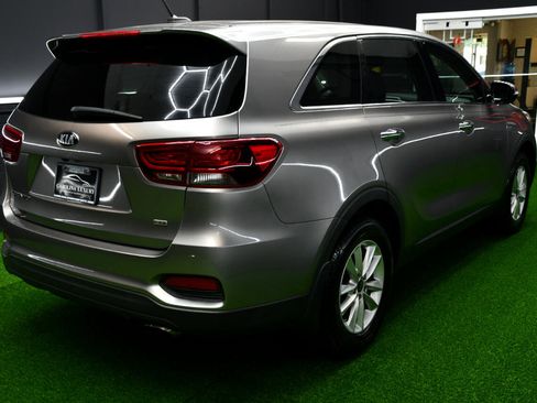 Used 2019 Kia Sorento LX image 6