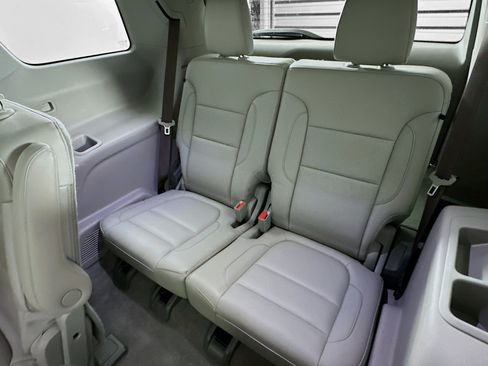 Used 2019 GMC Acadia SLT FWD image 29