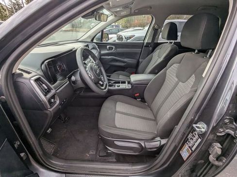 Used 2023 Kia Sorento LX image 11