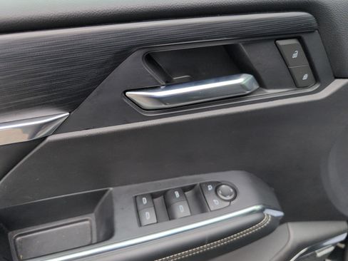 Used 2025 GMC Acadia Elevation image 14