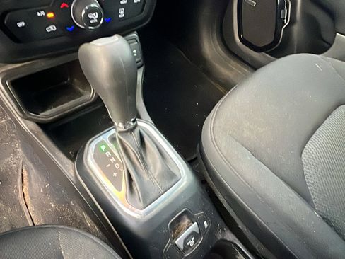 Used 2020 Jeep Renegade Altitude image 30