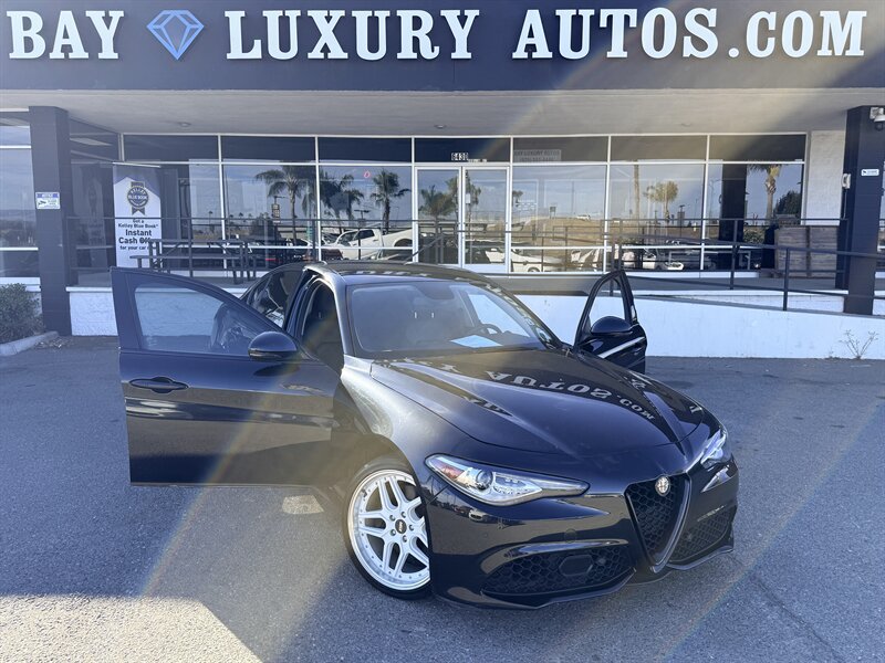 Used 2018 Alfa Romeo Giulia AWD image 35
