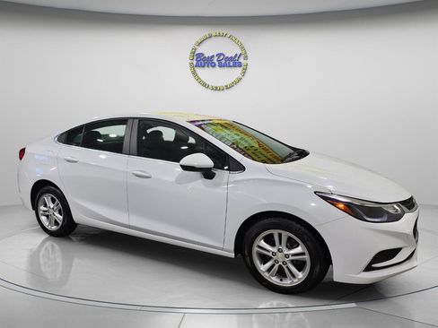 Used 2017 Chevrolet Cruze LT image 7