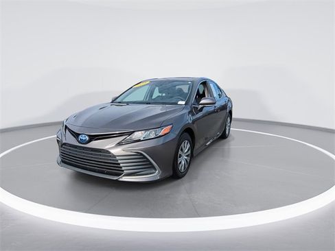 Used 2023 Toyota Camry LE image 3