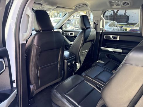 Used 2022 Ford Explorer XLT w/ Equipment Group 202A image 11