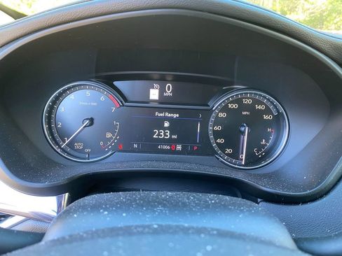 Used 2021 Cadillac XT4 Luxury w/ Cold Weather Package image 18