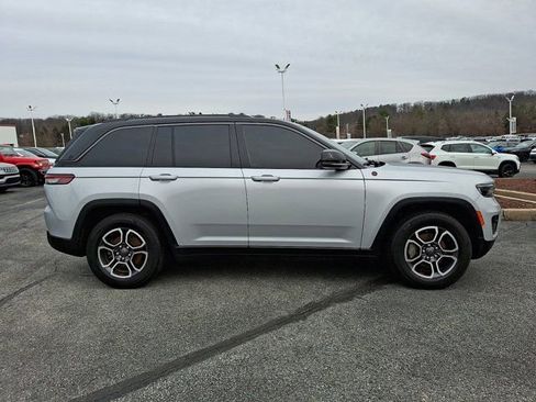 Used 2022 Jeep Grand Cherokee Trailhawk AWD/4WD image 9