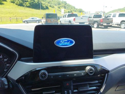 Used 2020 Ford Escape SE image 16