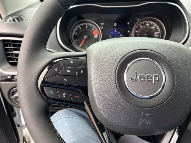Used 2023 Jeep Cherokee Altitude Lux w/ Mopar Interior Package AWD/4WD image 24