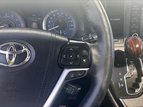 Used 2019 Toyota Sienna Limited Premium FWD image 24
