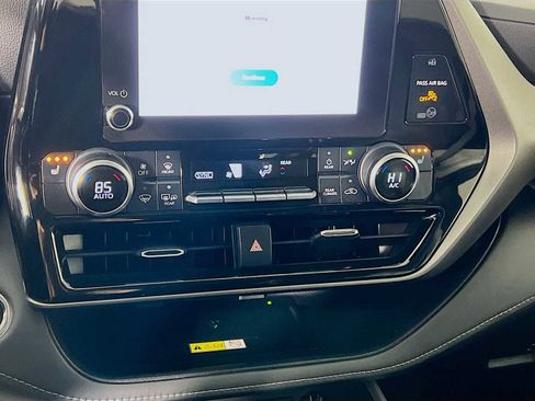 Used 2023 Toyota Highlander XLE image 15