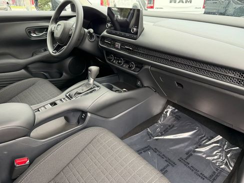 Certified 2025 Honda HR-V LX image 10
