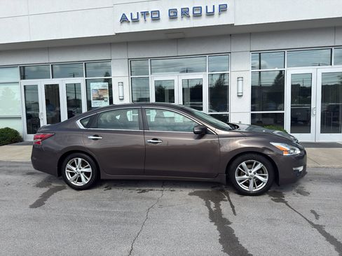Used 2015 Nissan Altima 2.5 SL w/ Technology Package FWD image 2