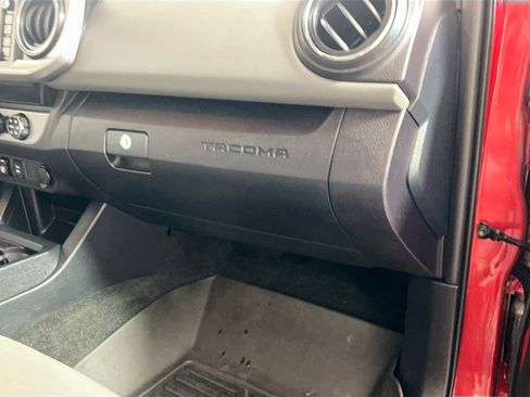 Used 2018 Toyota Tacoma SR5 image 33
