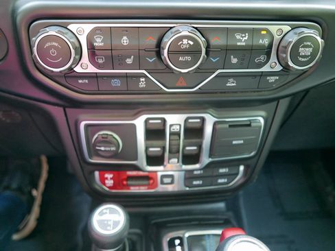 Used 2021 Jeep Wrangler Unlimited Rubicon 4xe w/ Cold Weather Group AWD/4WD image 23