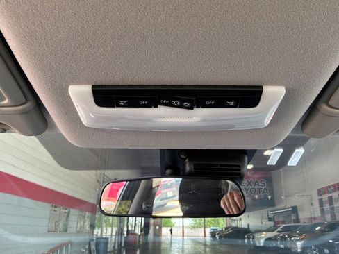 Used 2025 Nissan Versa SV FWD image 15
