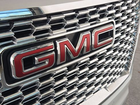 Used 2021 GMC Yukon XL SLT w/ SLT Premium Package AWD/4WD image 36
