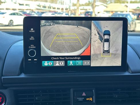 Used 2025 Honda Pilot TrailSport image 29