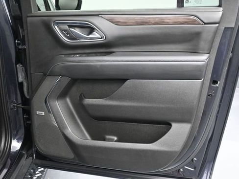 Used 2022 Chevrolet Suburban Z71 image 13