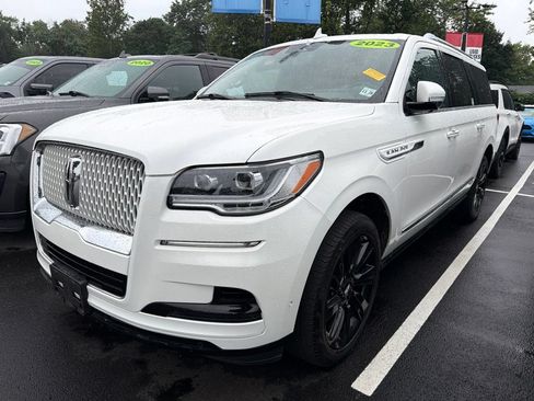 Used 2023 Lincoln Navigator L Reserve w/ Monochromatic Package AWD/4WD image 2